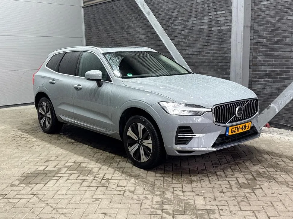 Volvo XC60 (2025) — foto 1