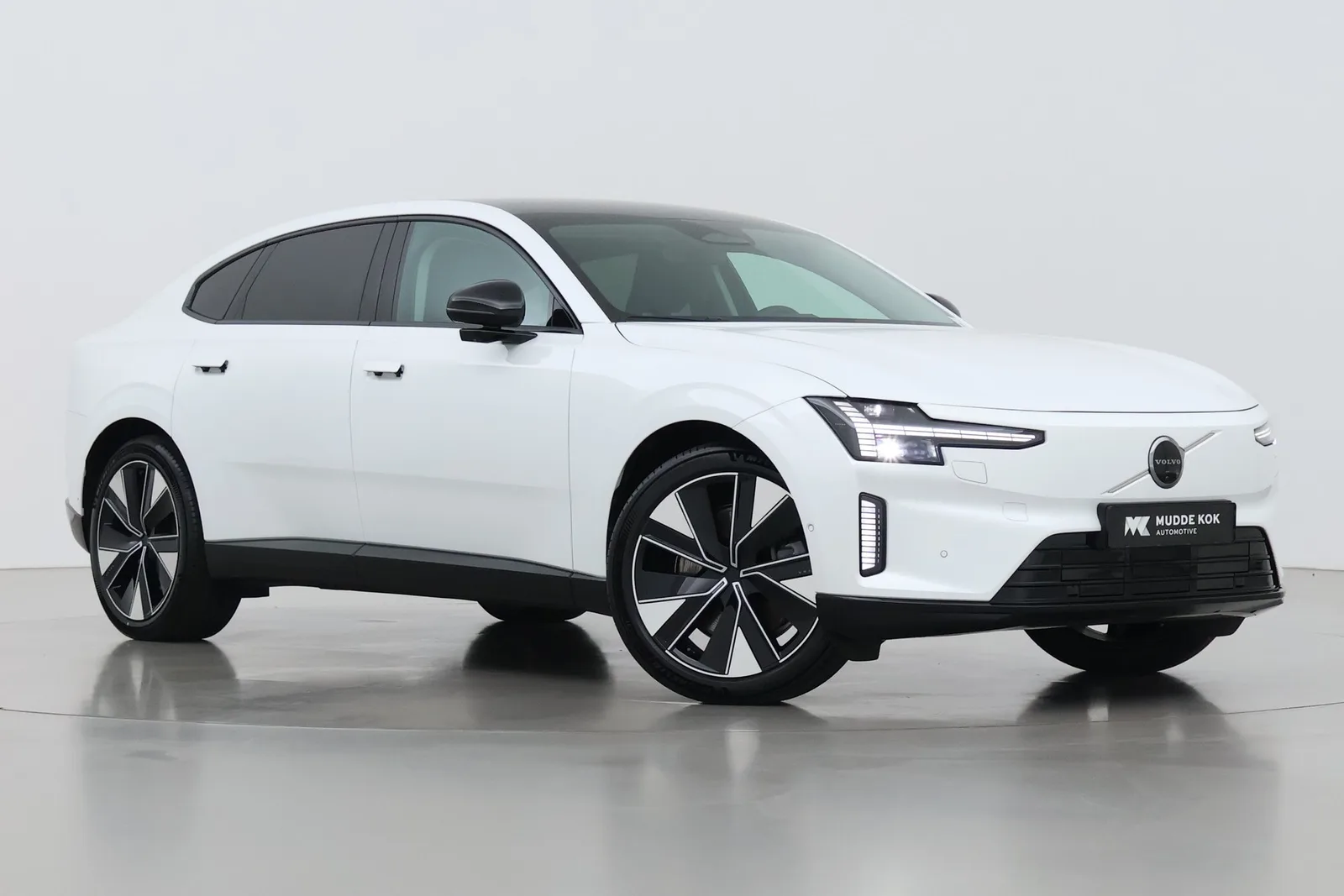 Volvo ES90 (2026) — foto 1