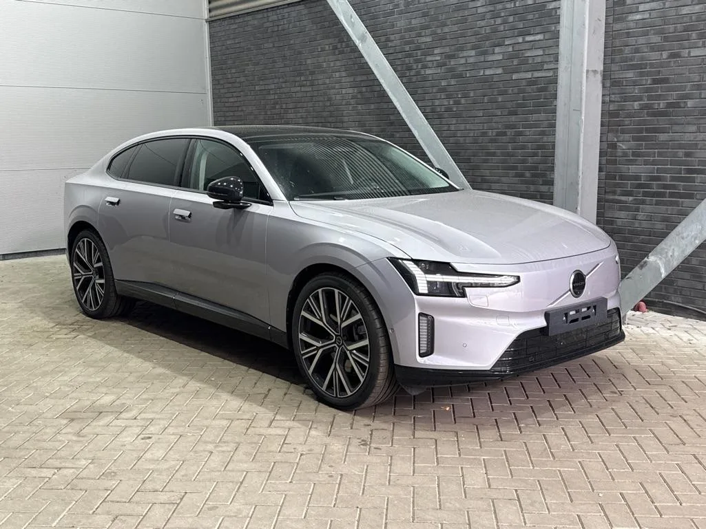 Volvo ES90 (2026) — foto 1
