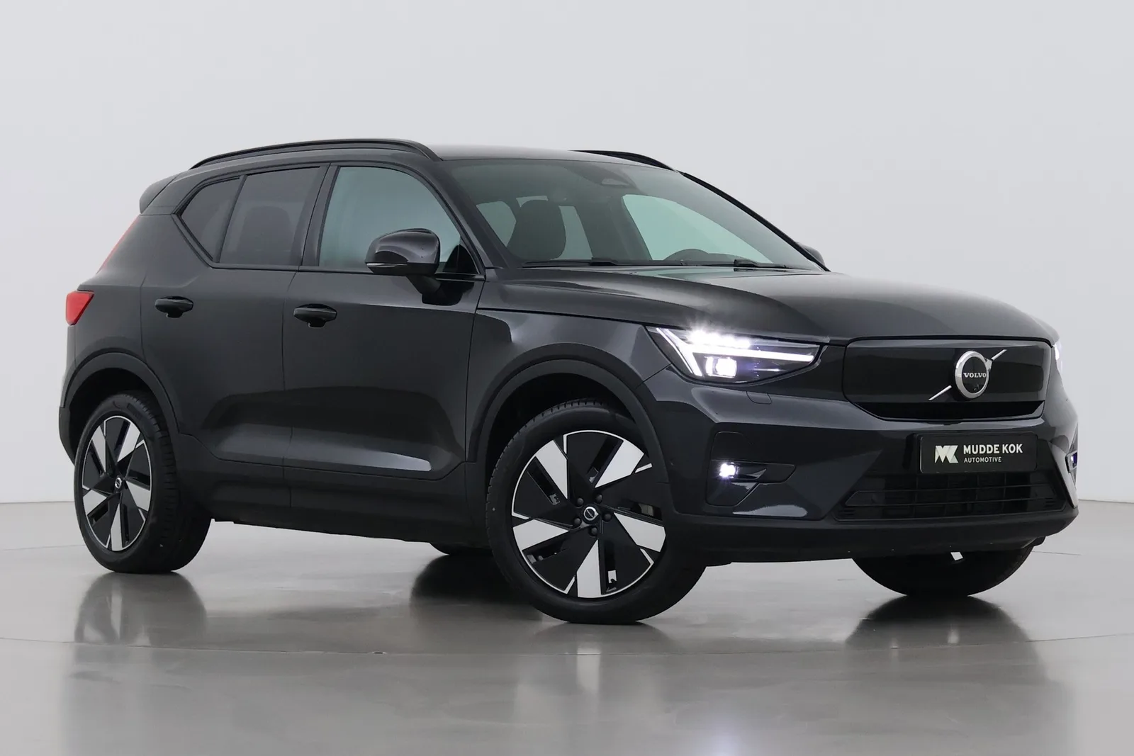 Volvo EX40 (2026) — foto 1