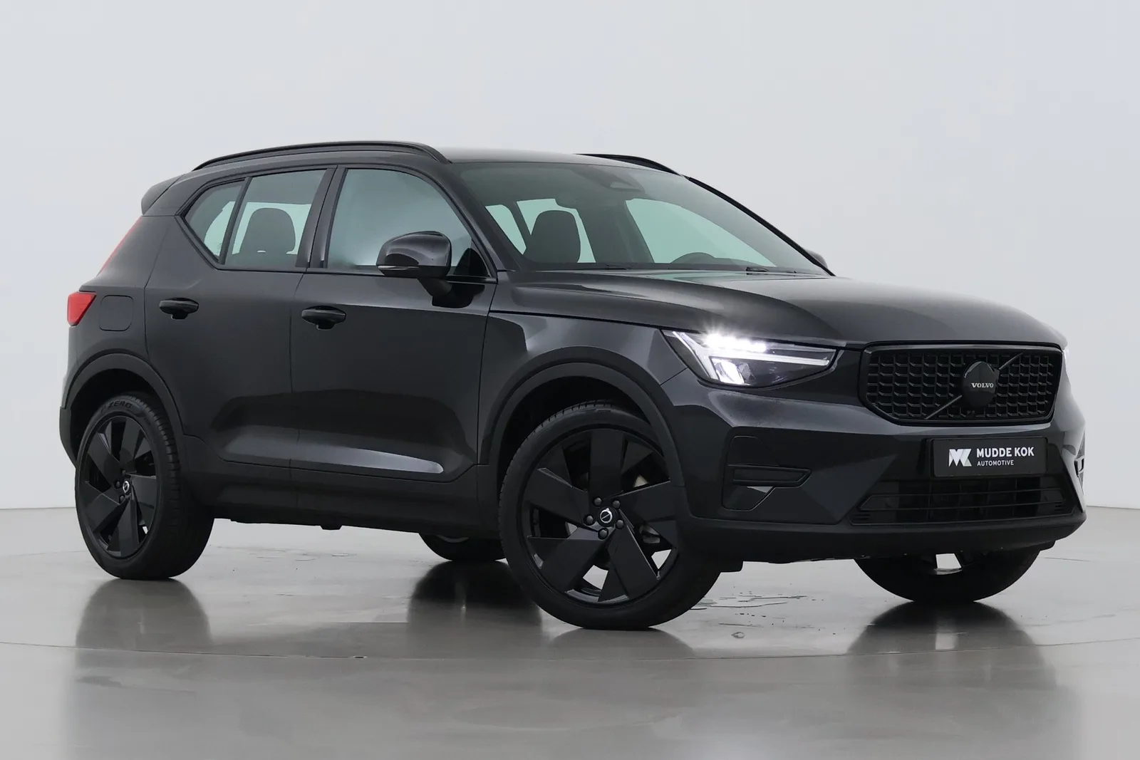 Volvo XC40 (2025) — foto 1