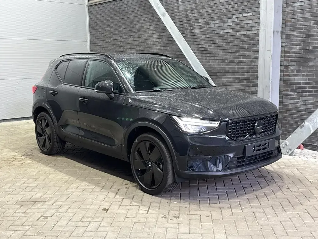 Volvo XC40 (2025) — foto 1