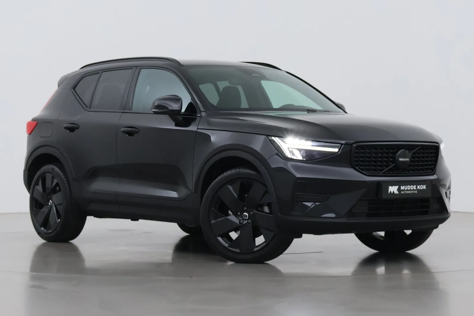 Volvo XC40 (2025) — foto 1