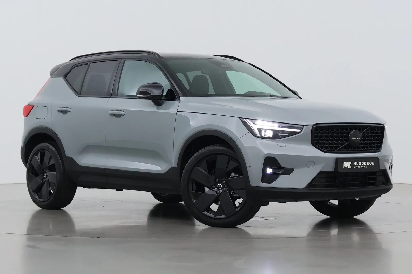 Volvo XC40 (2026) — foto 1