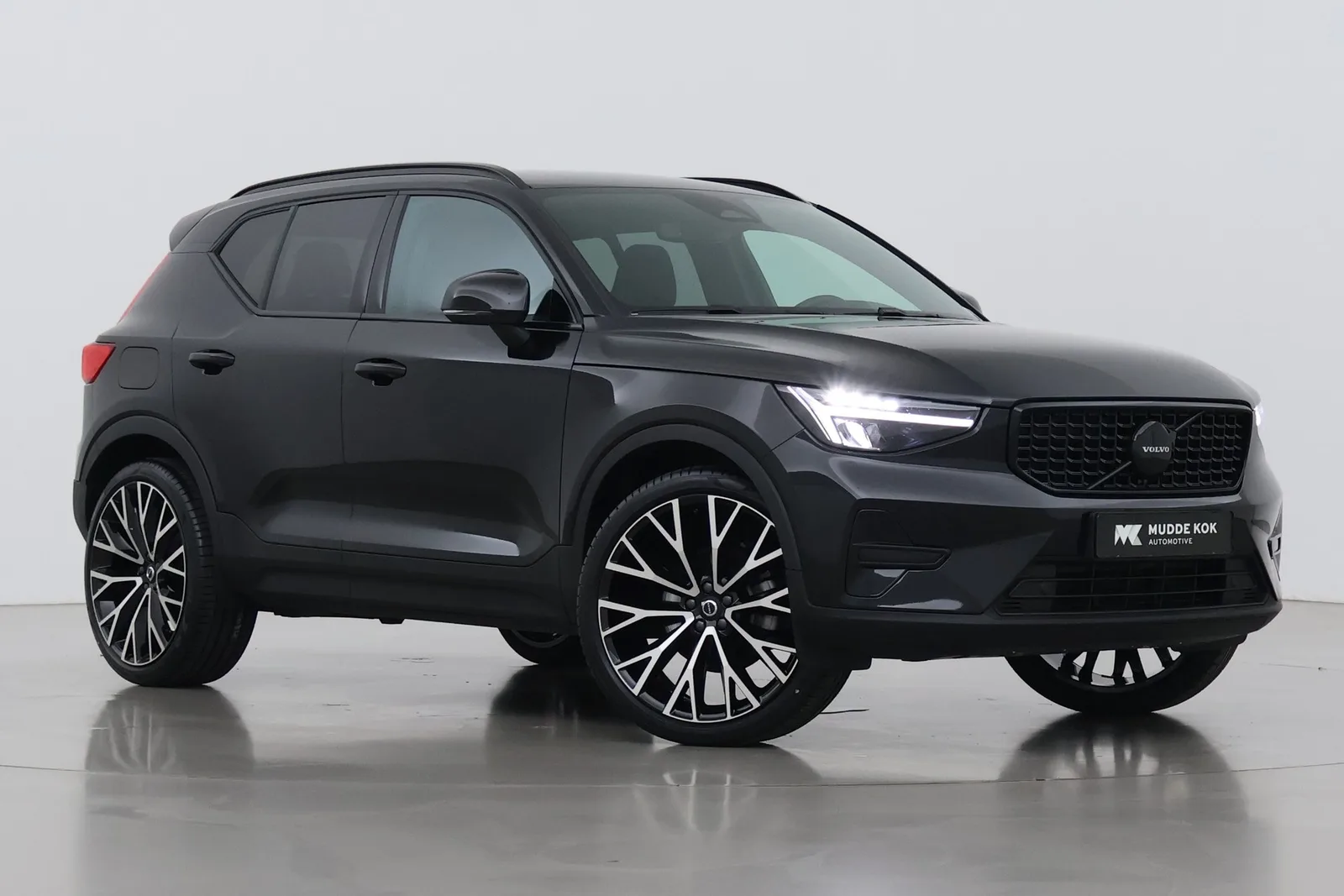Volvo XC40 (2025) — foto 1