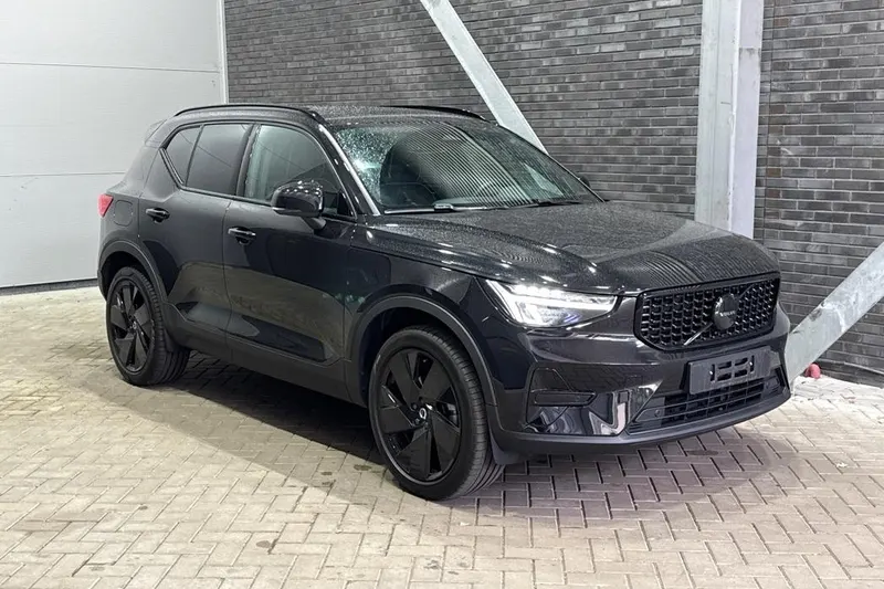 Volvo XC40 (2025)