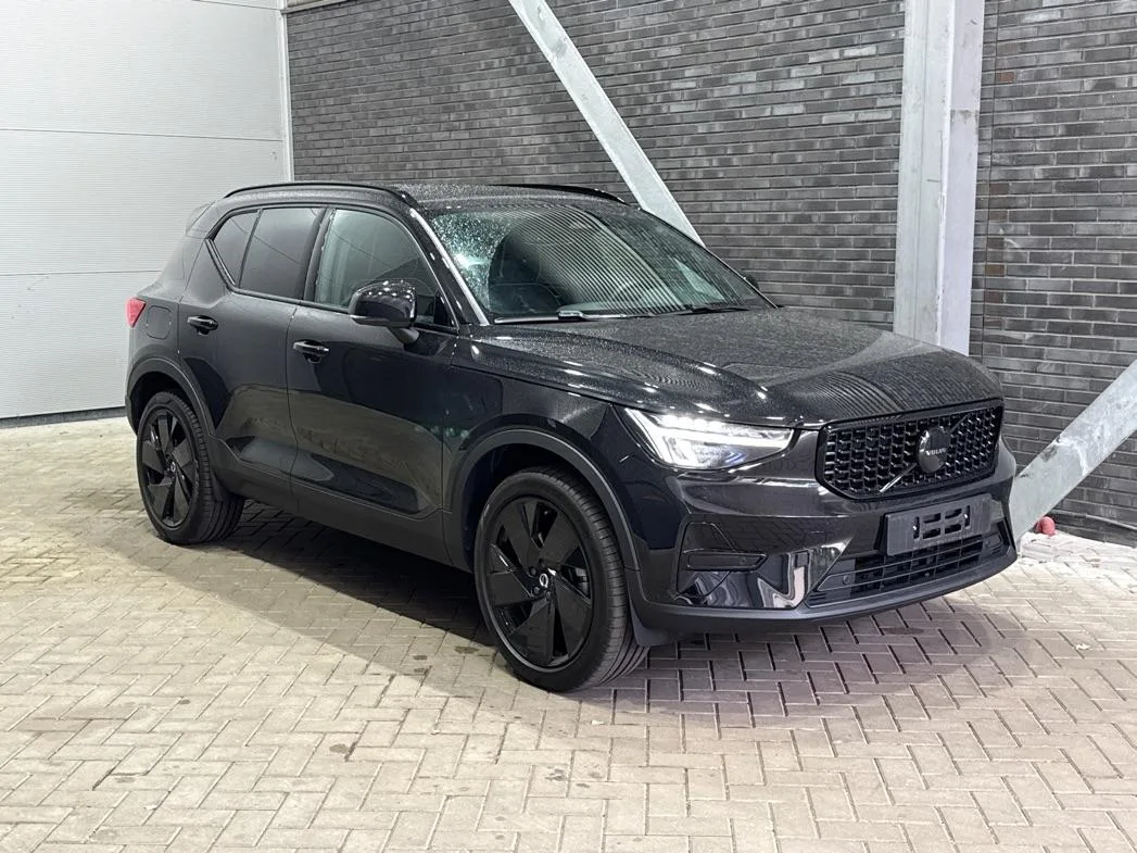 Volvo XC40 (2025) — foto 1