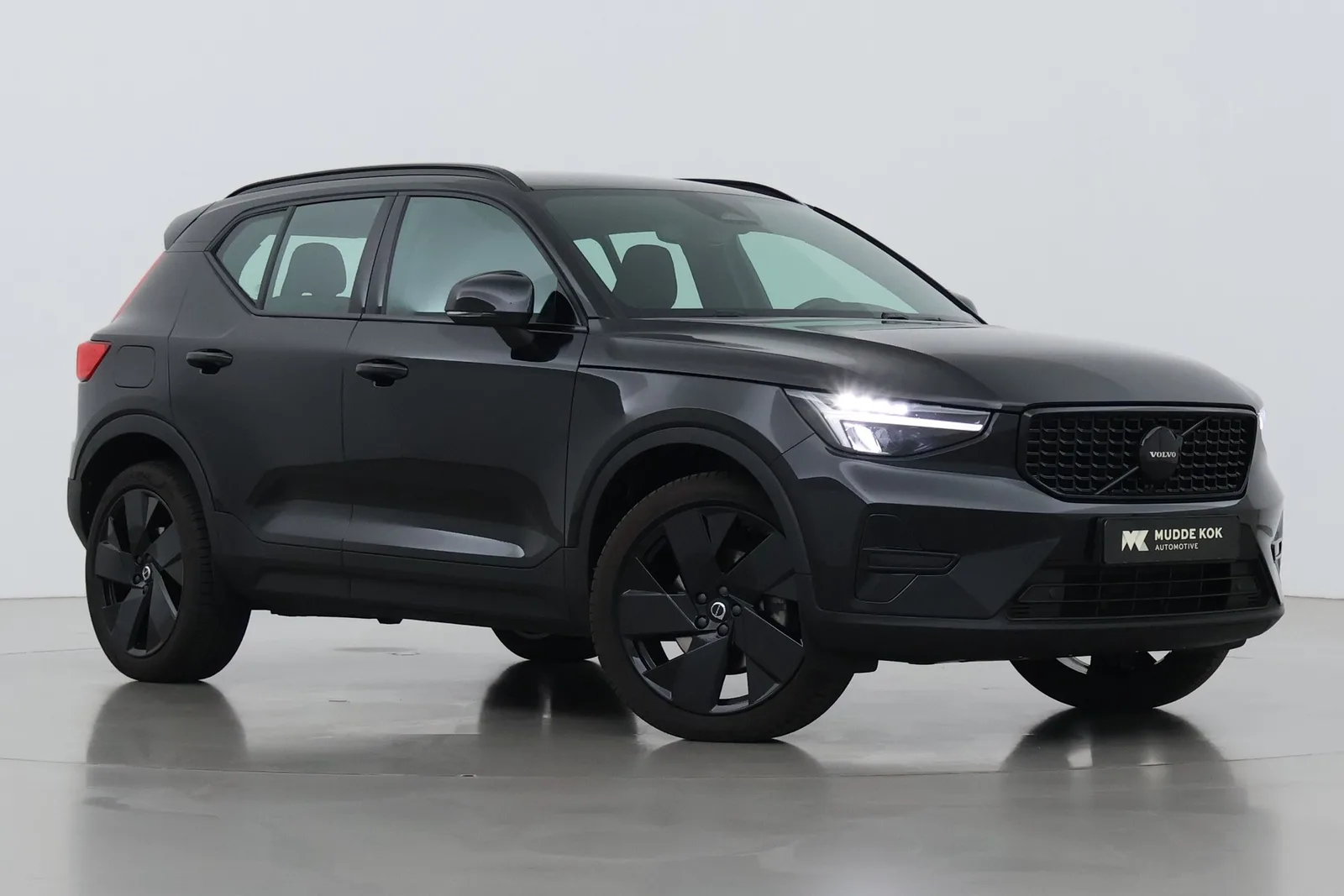 Volvo XC40 (2025) — foto 1
