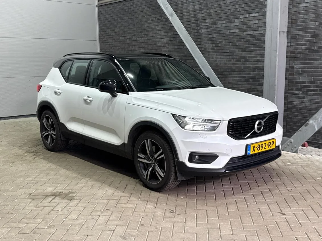 Volvo XC40 (2021) — foto 1