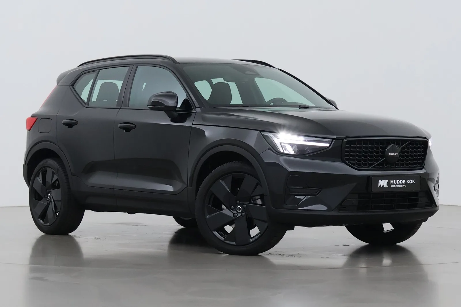 Volvo XC40 (2025) — foto 1