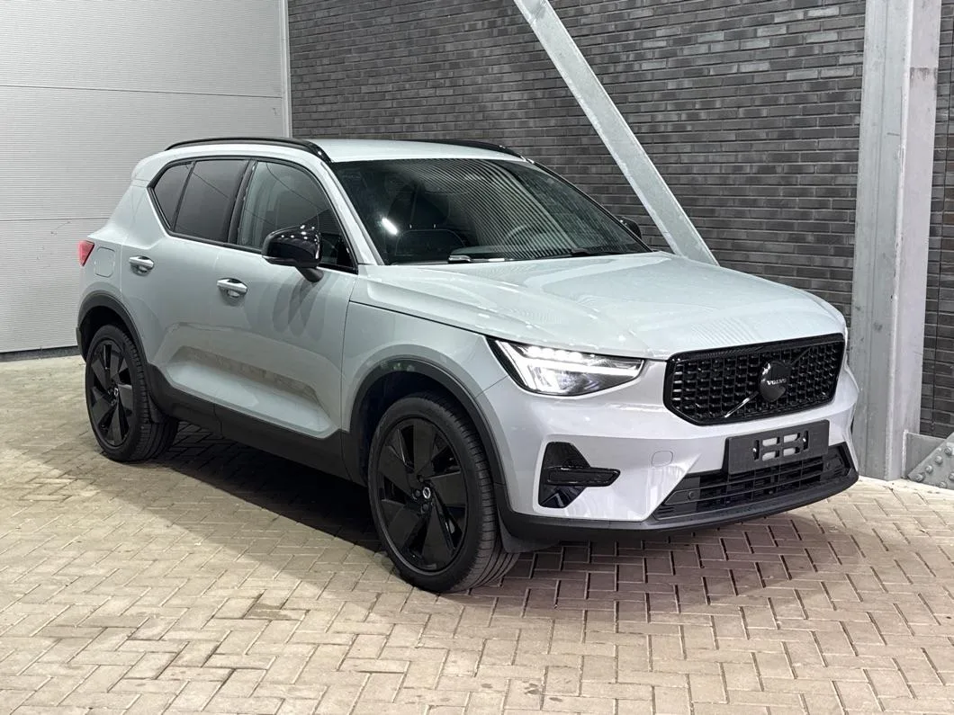 Volvo XC40 (2025) — foto 1