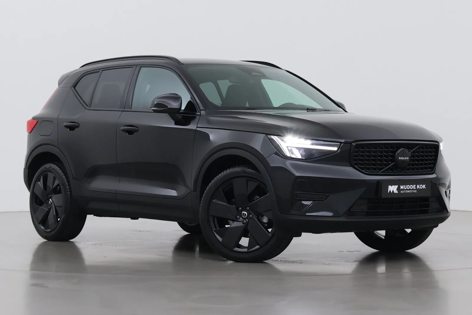 Volvo XC40 (2025) — foto 1