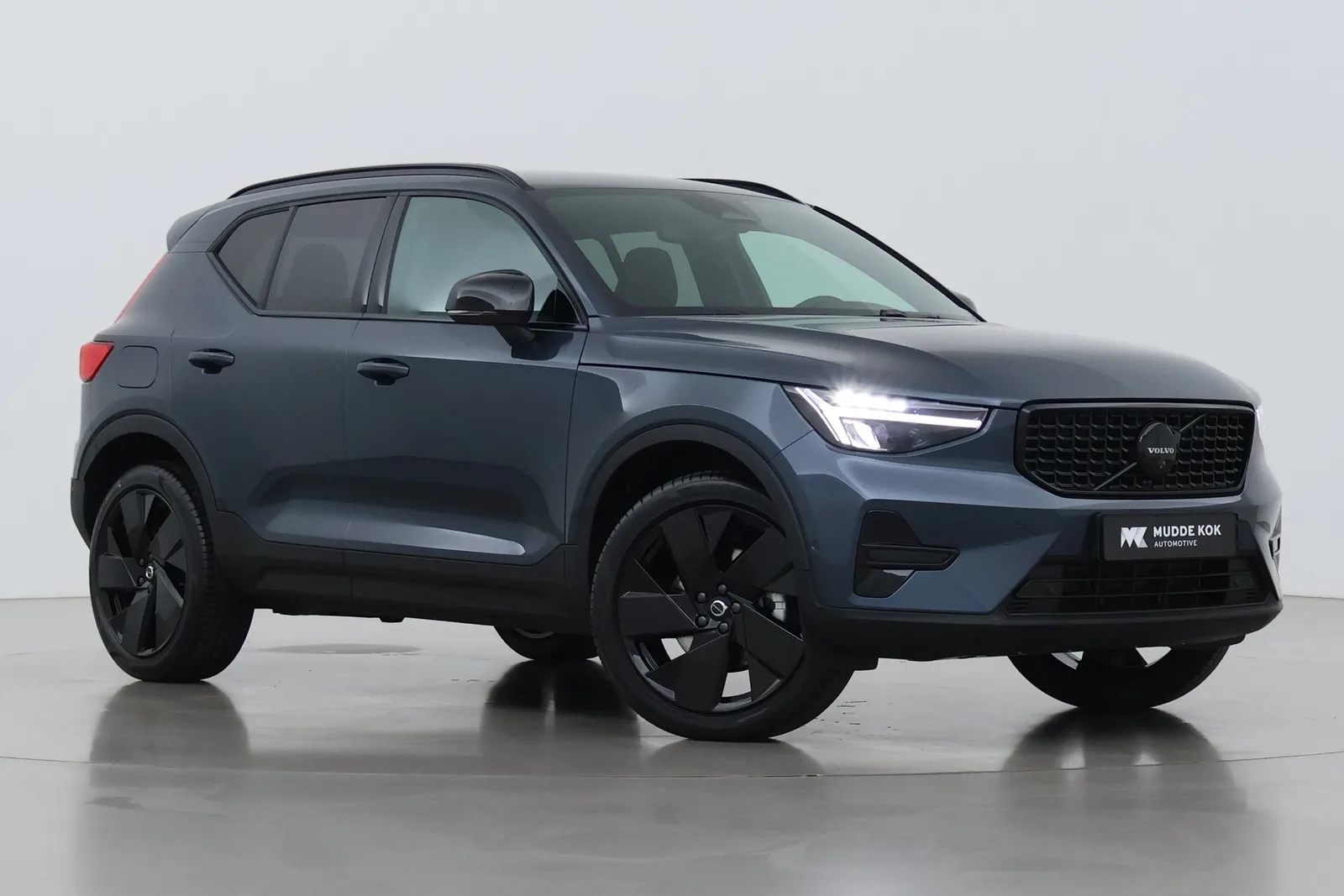 Volvo XC40 (2026) — foto 1