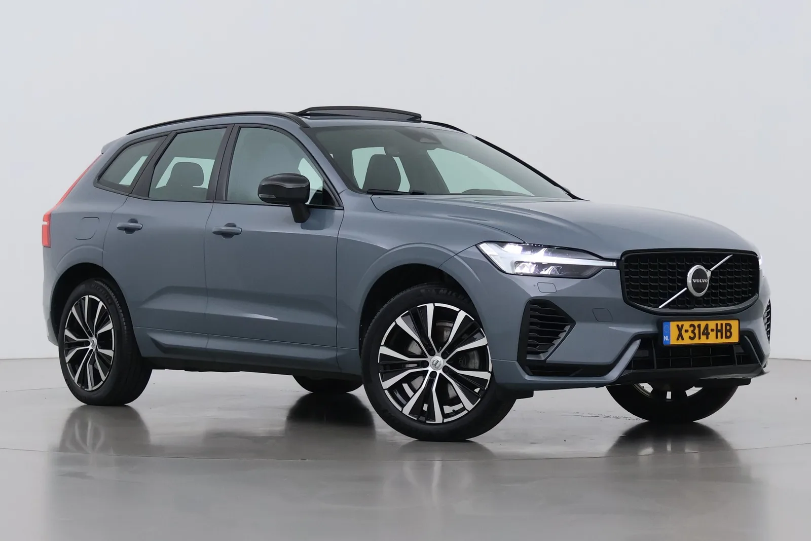 Volvo XC60 (2022) — foto 1