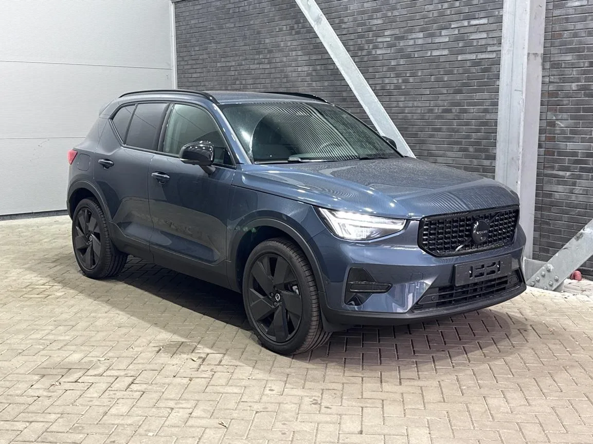 Volvo XC40 (2026) — foto 1