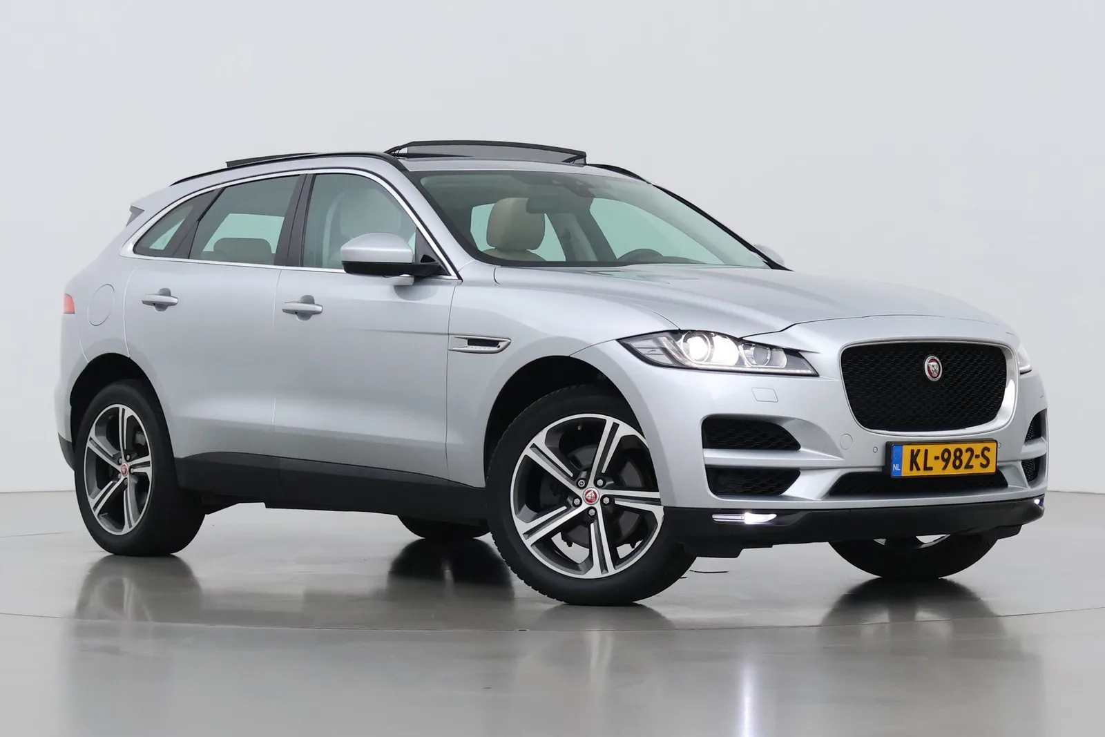 Jaguar F-Pace (2016) — foto 1