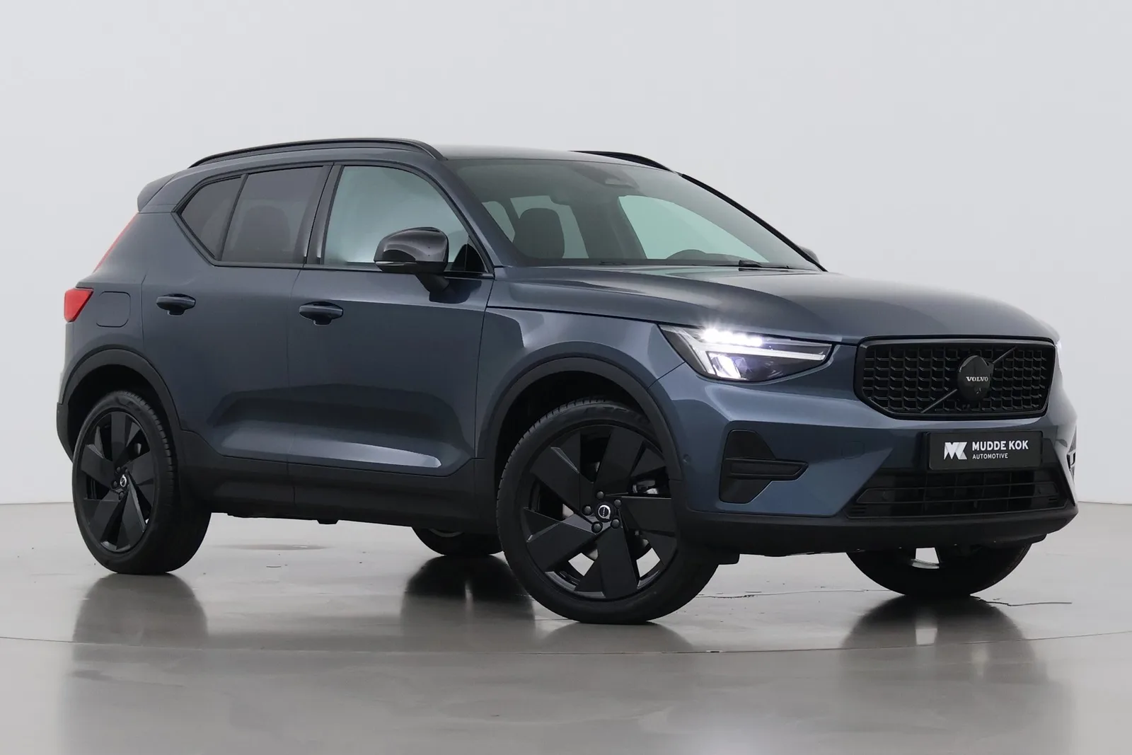 Volvo XC40 (2026) — foto 1