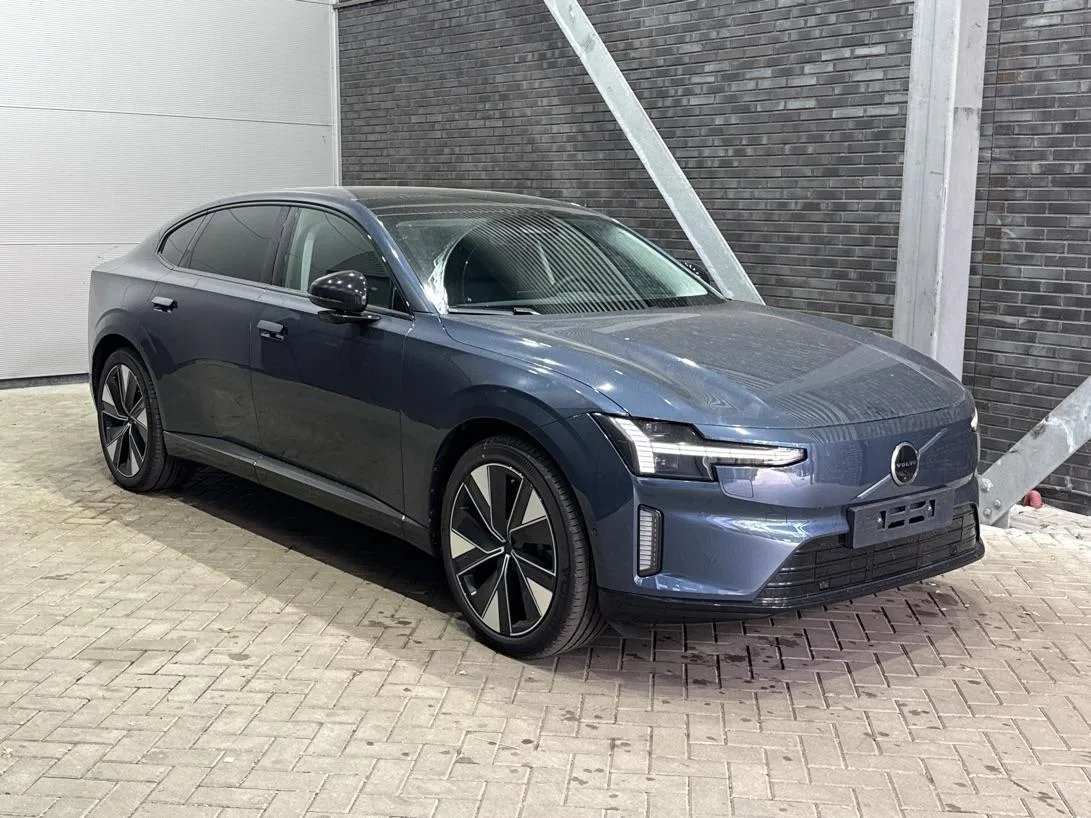 Volvo ES90 (2026) — foto 1