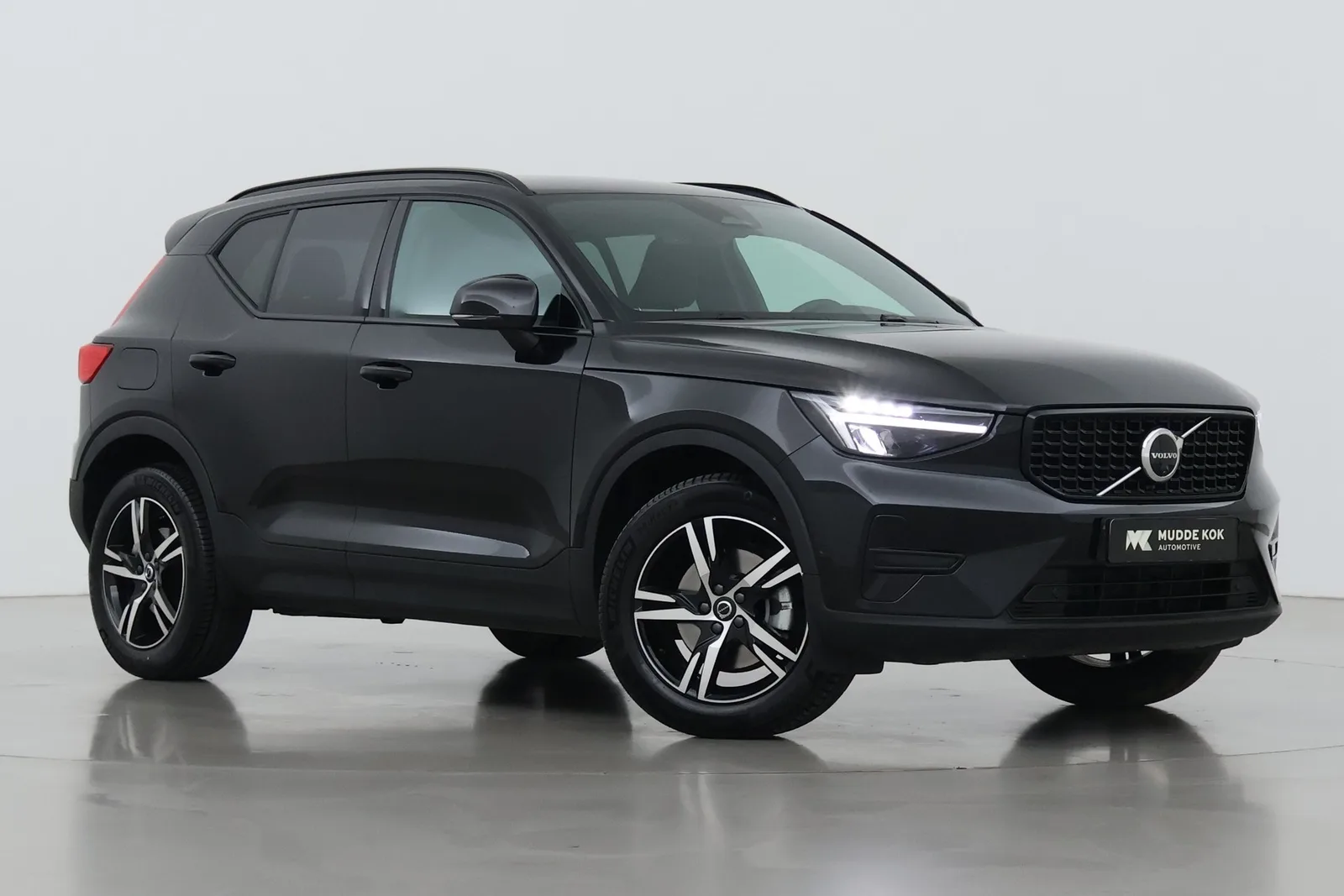 Volvo XC40 (2026) — foto 1