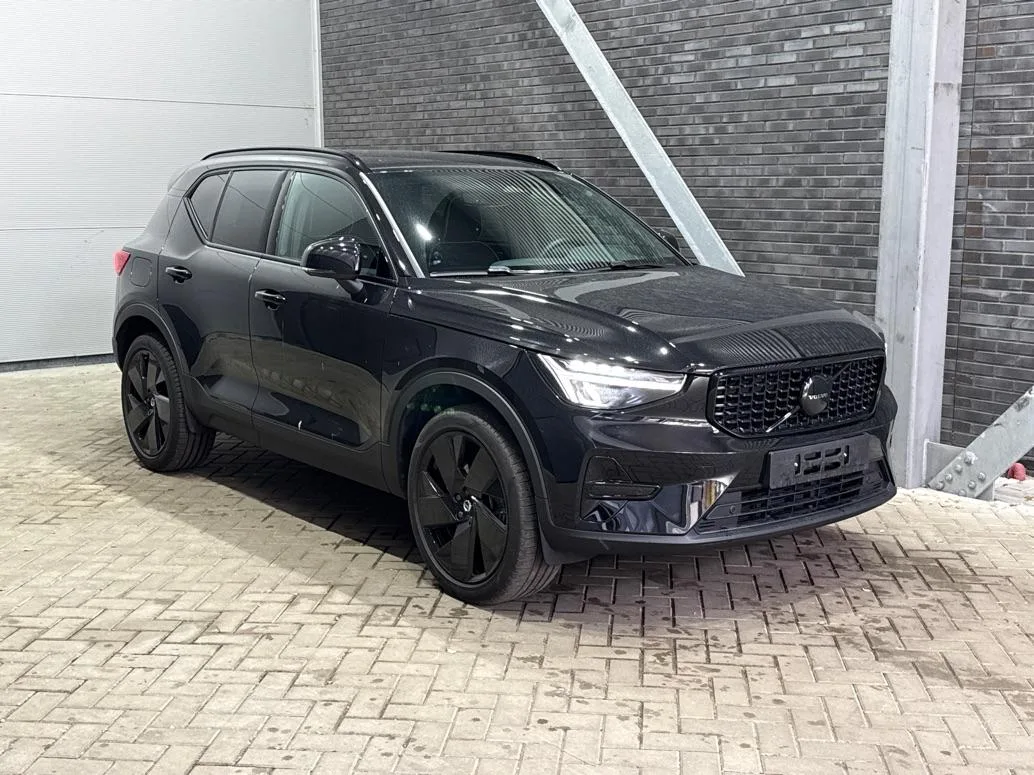 Volvo XC40 (2025) — foto 1