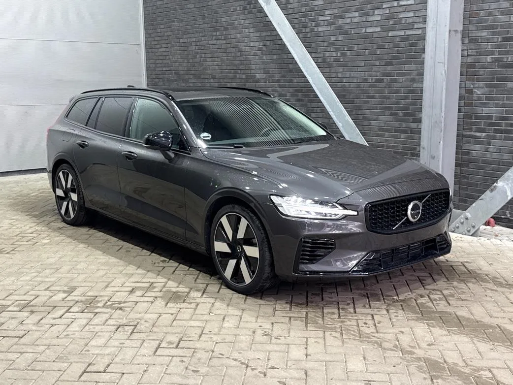 Volvo V60 (2025) — foto 1