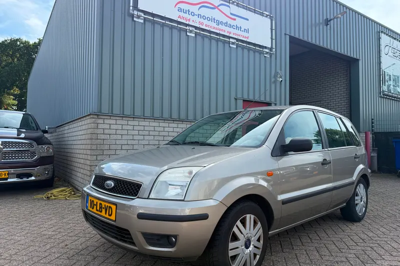 Ford Fusion (2002)