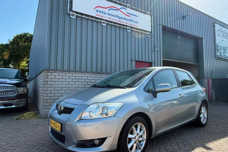 Toyota Auris (2009)
