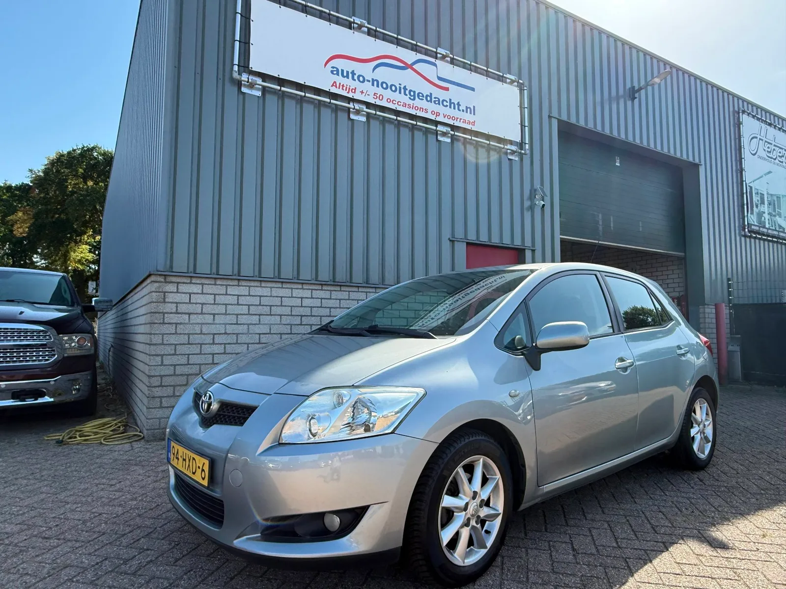 Toyota Auris (2009) — foto 1