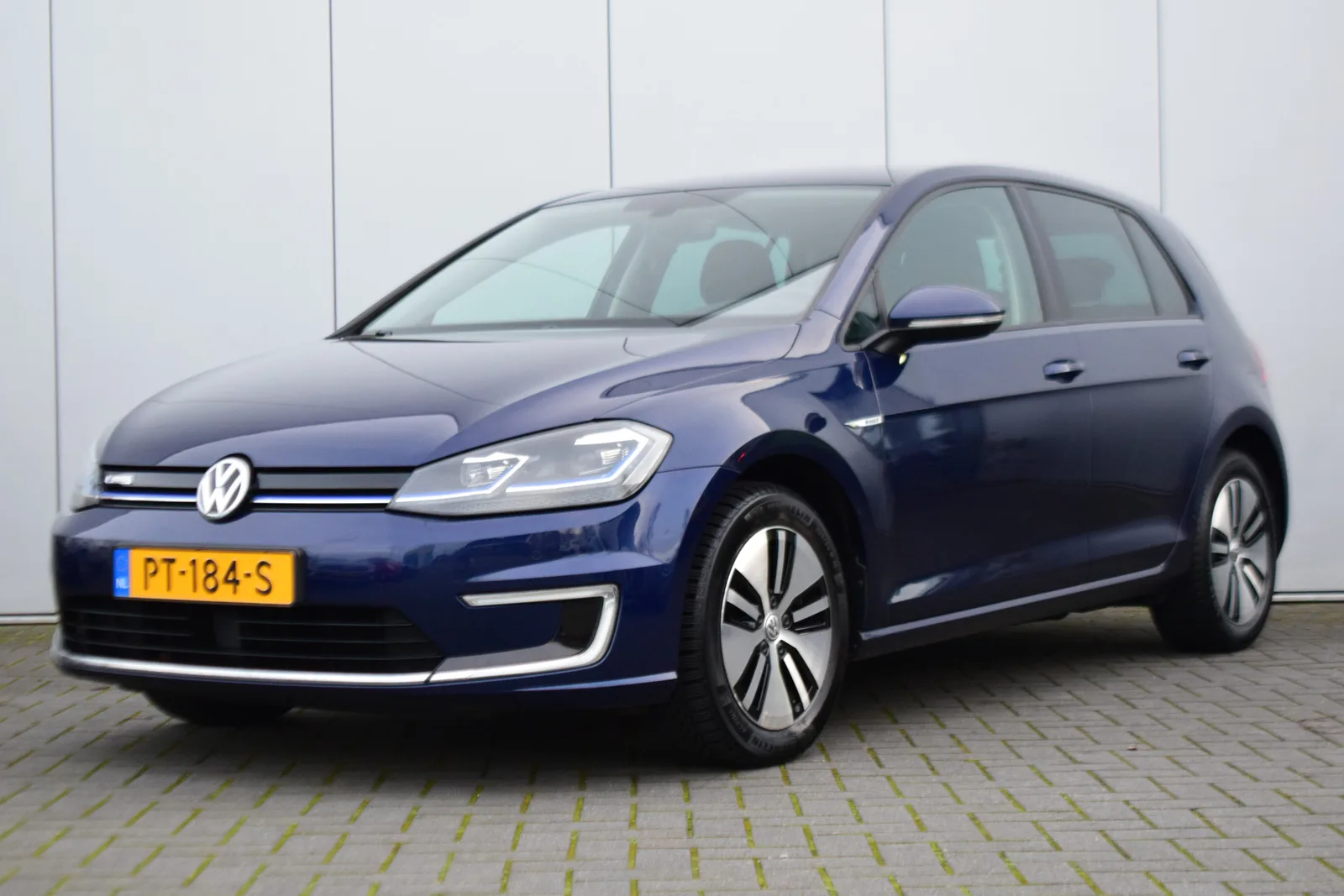 Volkswagen E-Golf (2017) — foto 1