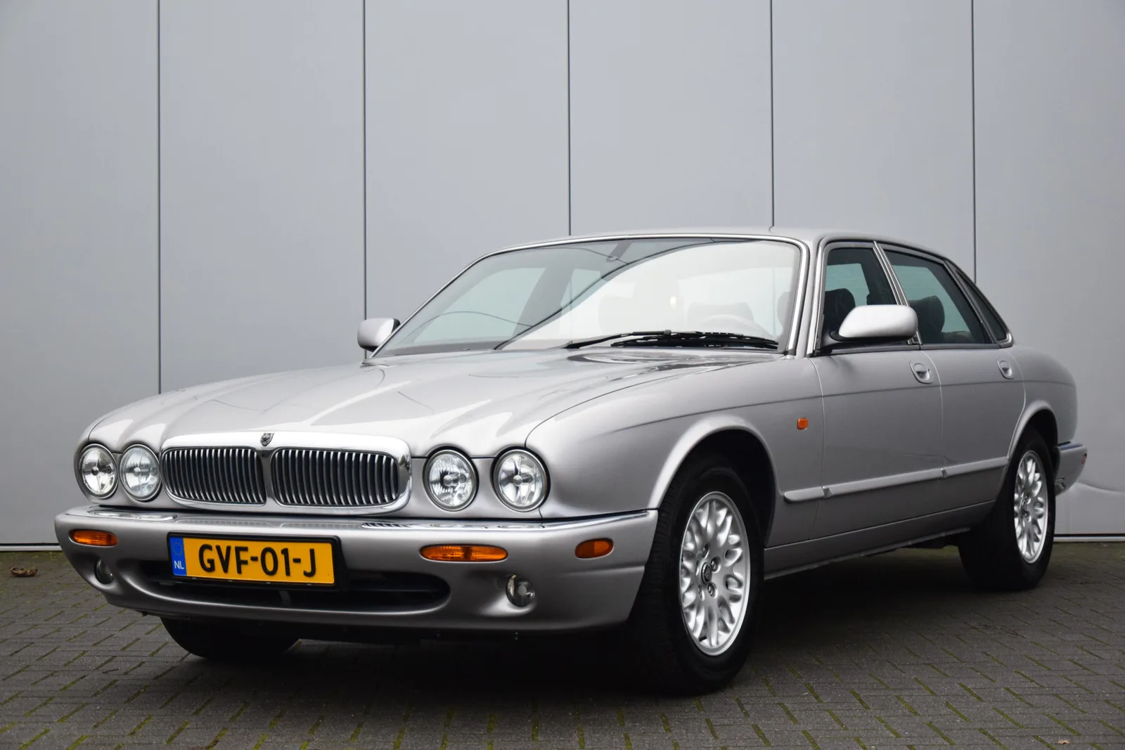 Jaguar XJ (2002) — foto 1