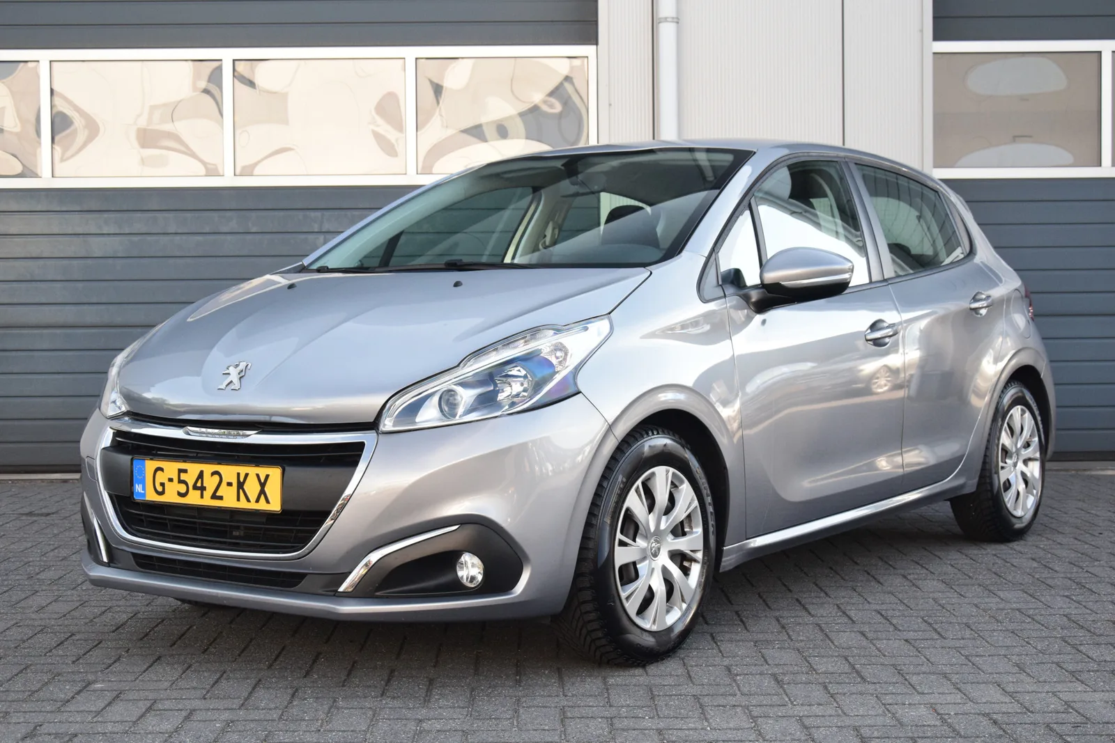 Peugeot 208 (2019) — foto 1