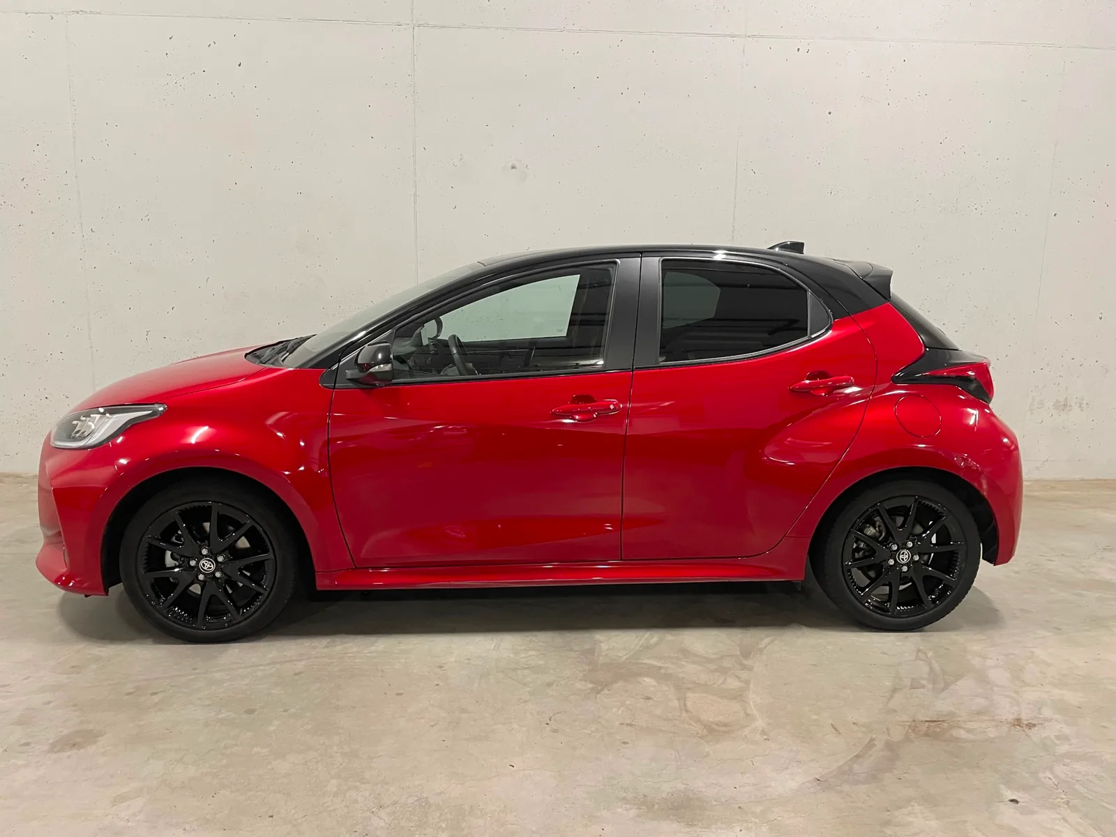 Toyota Yaris (2022) — foto 1
