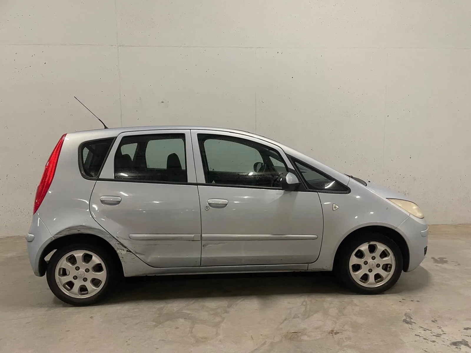 Mitsubishi Colt (2004) — foto 1