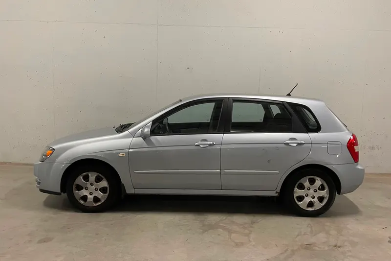 Kia Cerato (2004)
