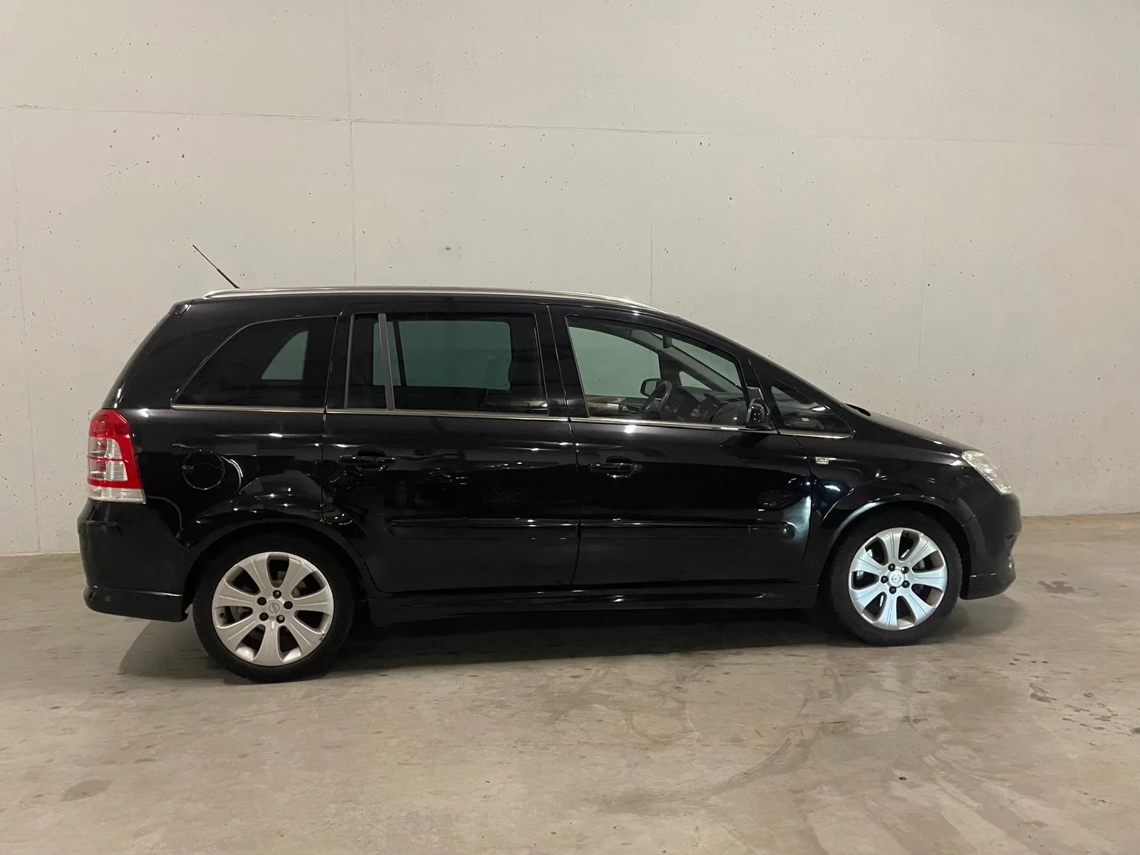 Opel Zafira (2008) — foto 1