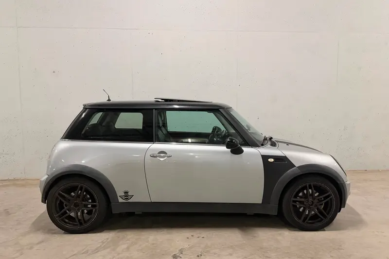 MINI Cooper (2002)