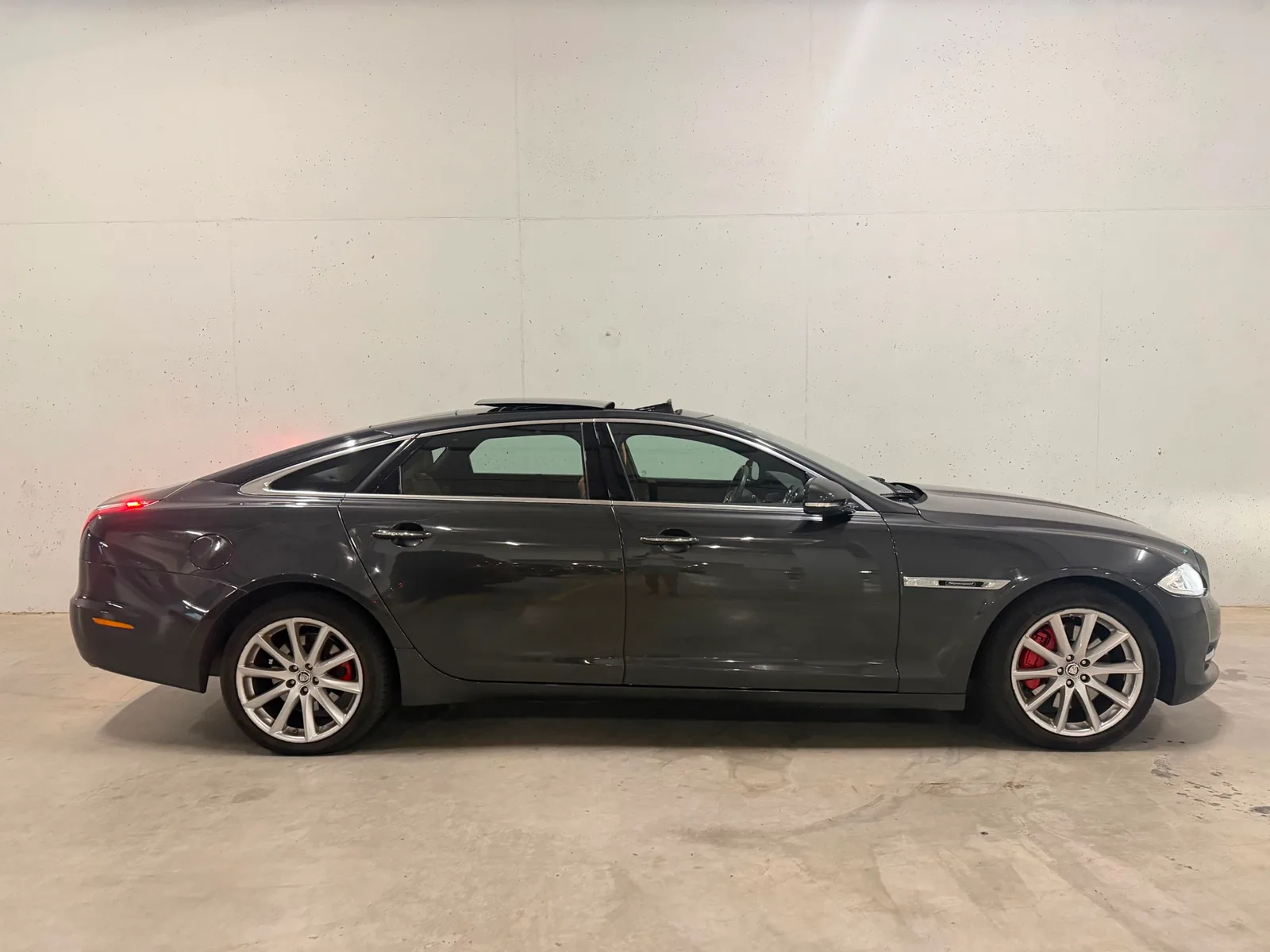 Jaguar XJ (2013) — foto 1