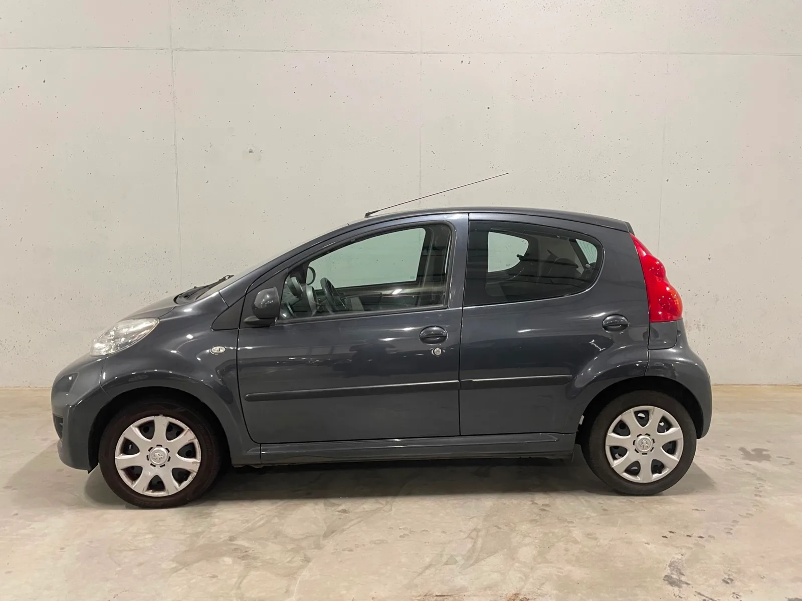 Peugeot 107 (2010) — foto 1