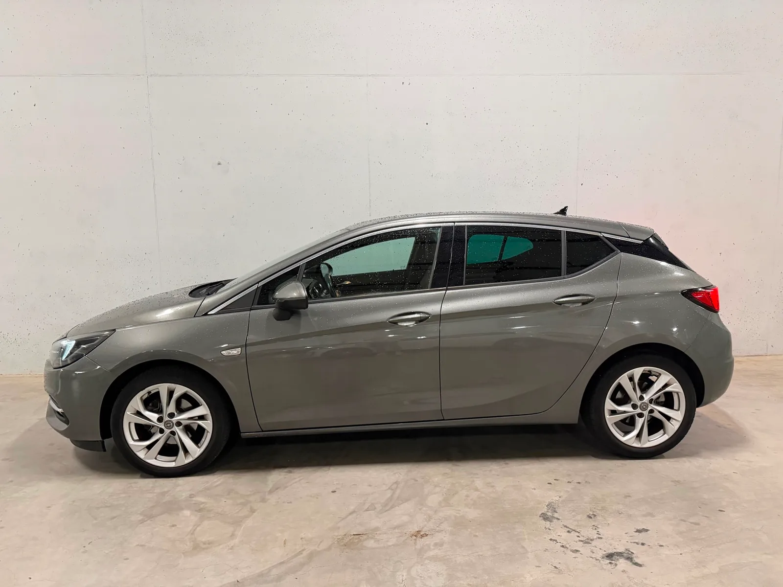 Opel Astra (2020) — foto 1