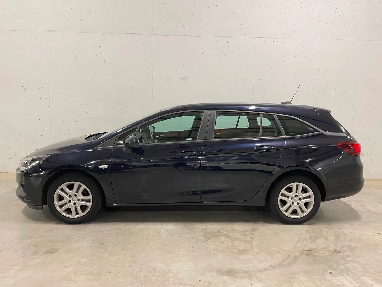Opel Astra Sports Tourer (2017) — foto 1