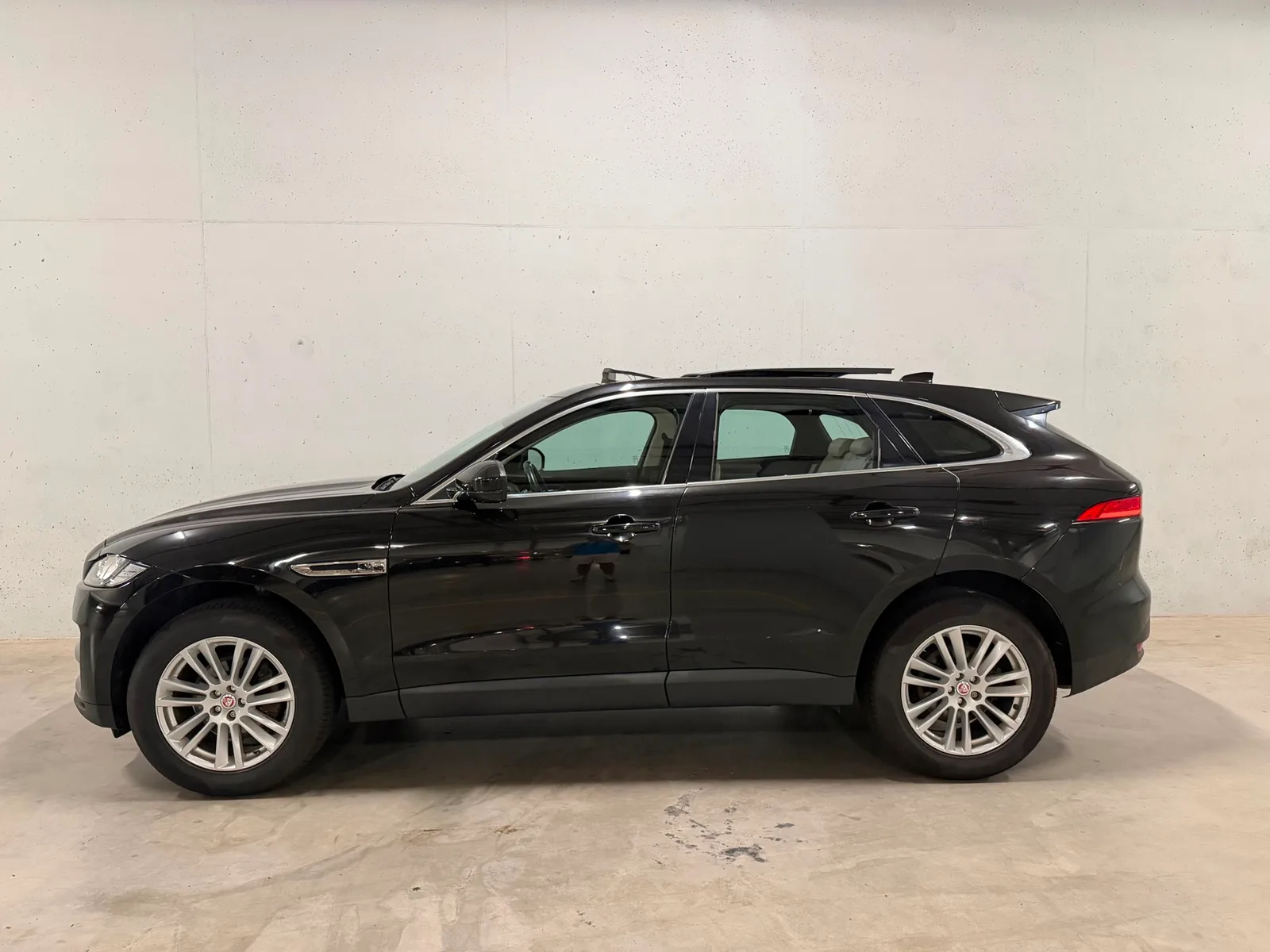Jaguar F-Pace (2016) — foto 1