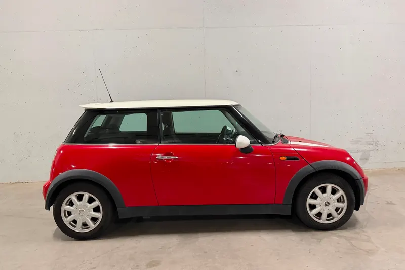 MINI Cooper (2003)