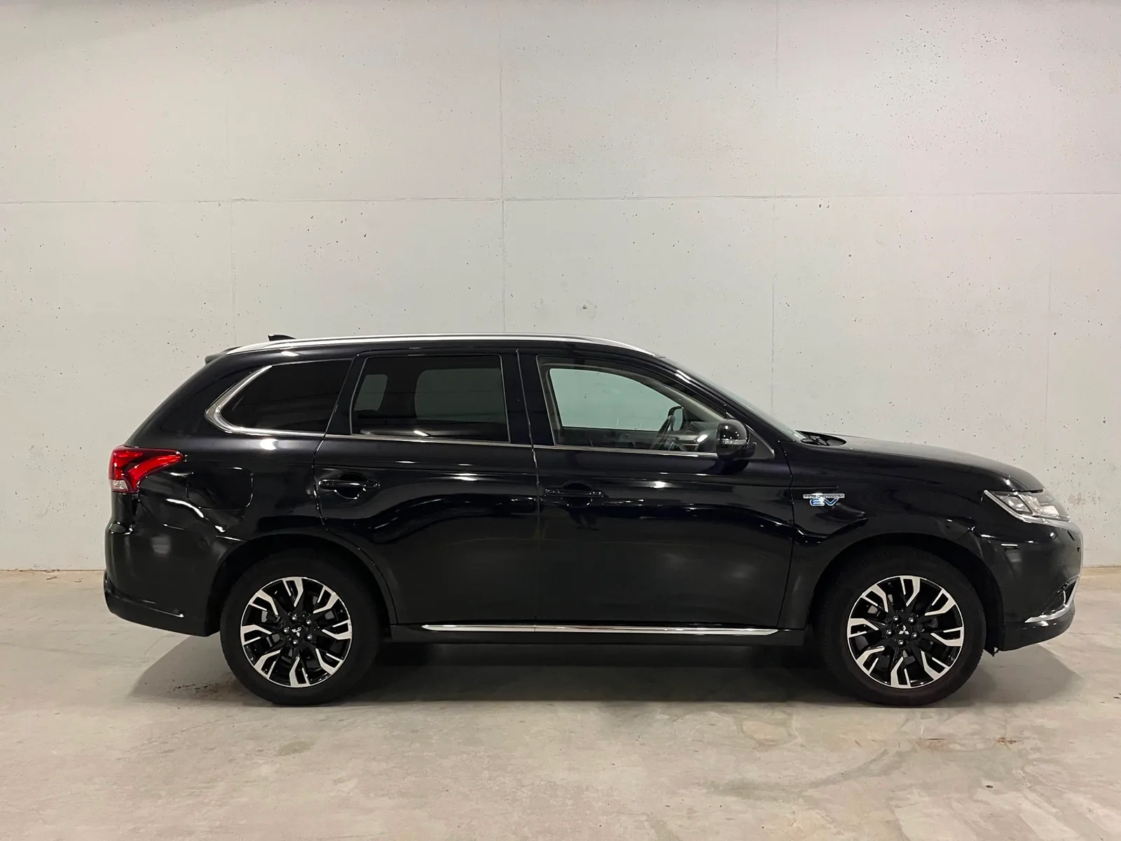 Mitsubishi Outlander (2015) — foto 1