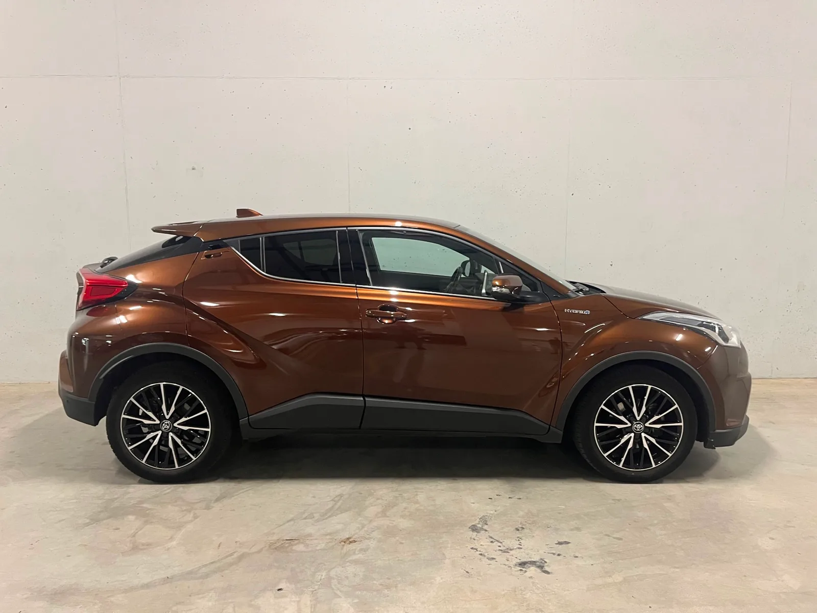 Toyota C-HR (2017) — foto 1