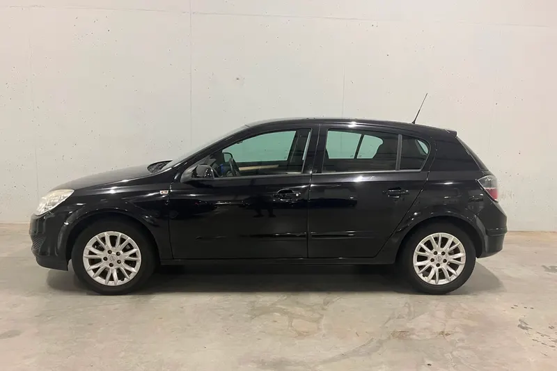 Opel Astra (2008)