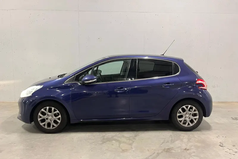 Peugeot 208 (2012)