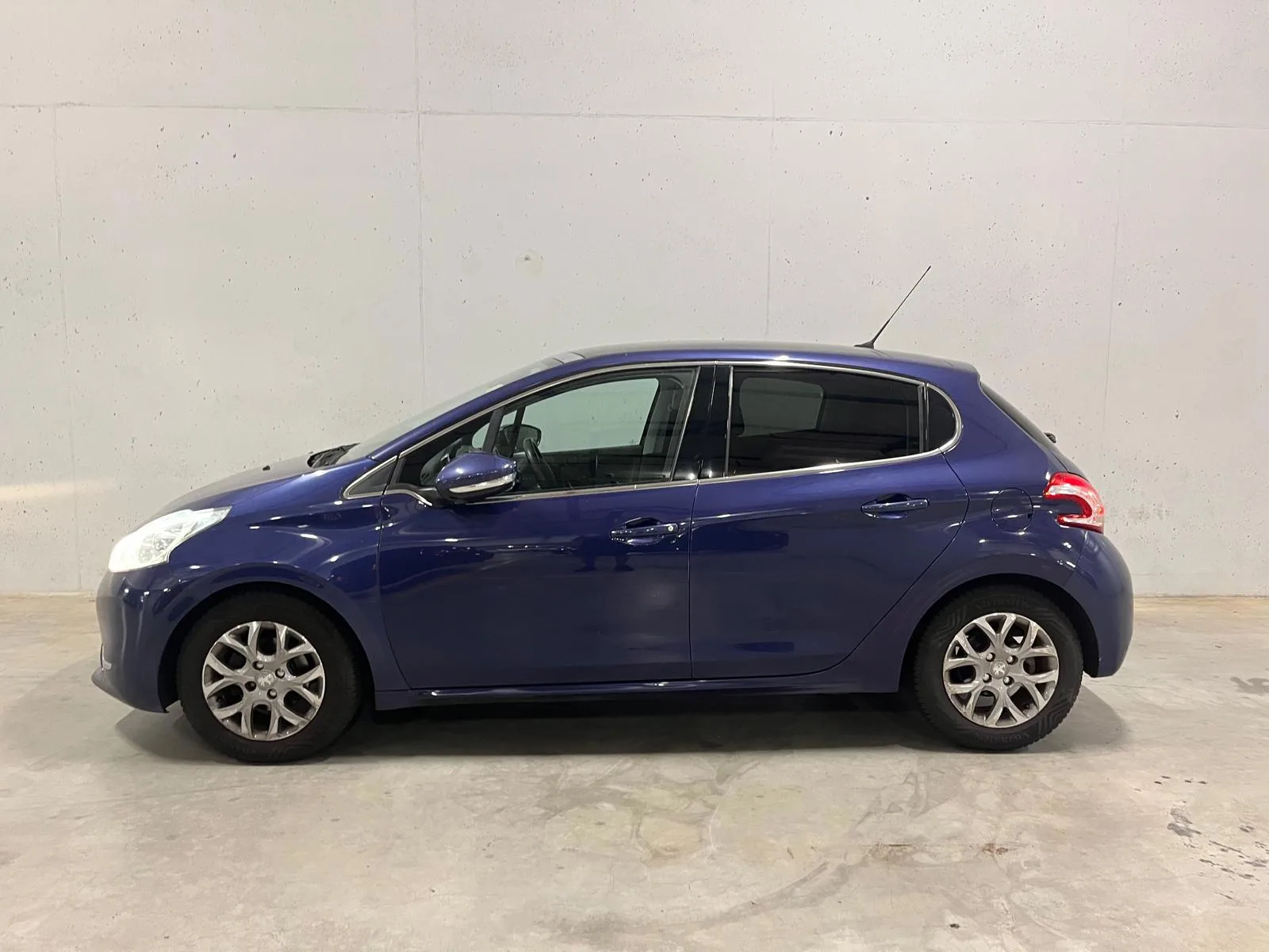 Peugeot 208 (2012) — foto 1
