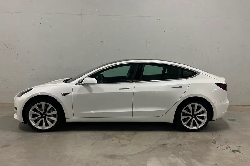 Tesla Model 3 (2019)