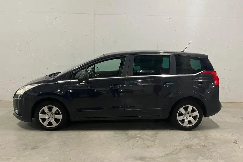 Peugeot 5008 (2011)