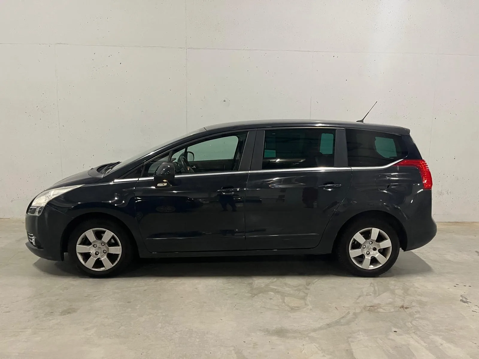Peugeot 5008 (2011) — foto 1